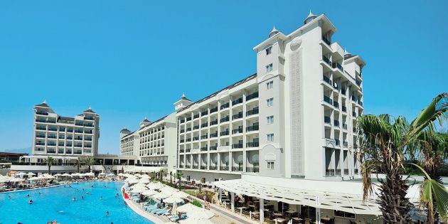 LAKE & RIVER SIDE HOTEL & SPA